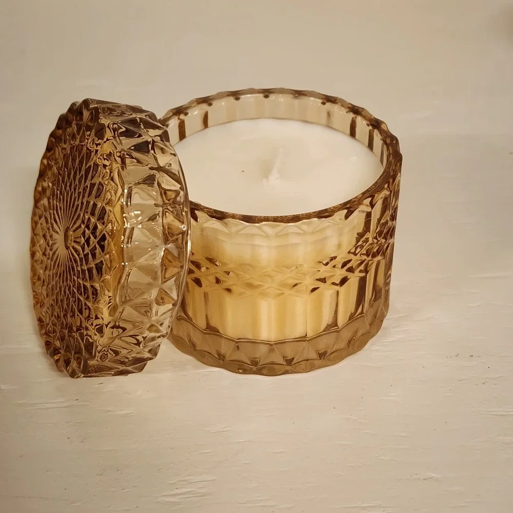 Leoben Luxury Candle Long Burn Vegan Soy In Amber Saffron
